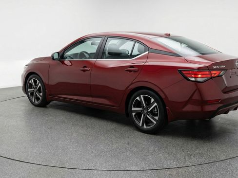 Used 2025 Nissan Sentra SV image 6