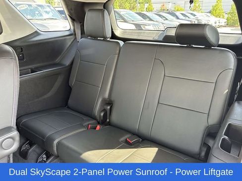 Used 2020 Chevrolet Traverse LT w/ LT Premium Package AWD/4WD image 16