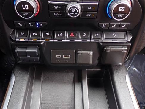 Used 2019 Chevrolet Silverado 1500 High Country w/ Technology Package AWD/4WD image 21
