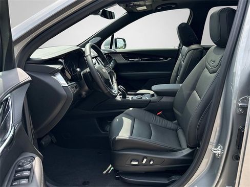 Used 2025 Cadillac XT6 Premium Luxury image 10