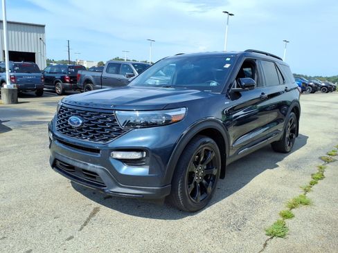 Used 2023 Ford Explorer ST-Line AWD/4WD image 3
