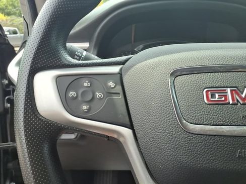 Used 2023 GMC Acadia SLE w/ Driver Convenience Package FWD image 16
