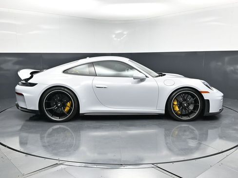Certified 2025 Porsche 911 GT3 RWD image 9