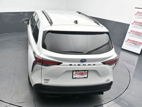 Used 2022 Toyota Sienna XLE image 15