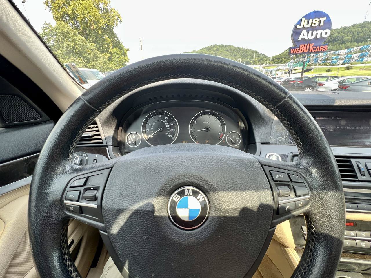 Used 2011 BMW 528i Sedan RWD image 19