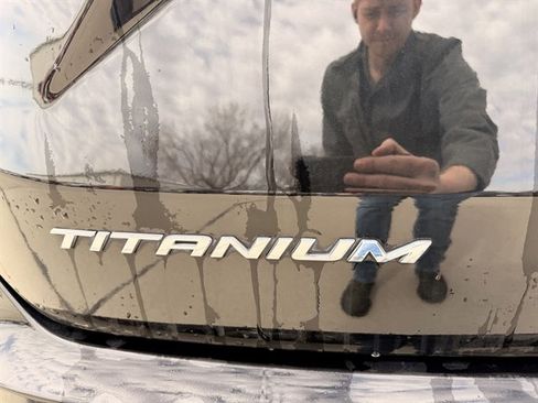 Certified 2022 Ford Edge Titanium image 9