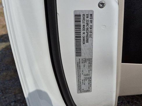 Used 2023 Chrysler Pacifica Touring-L FWD image 32
