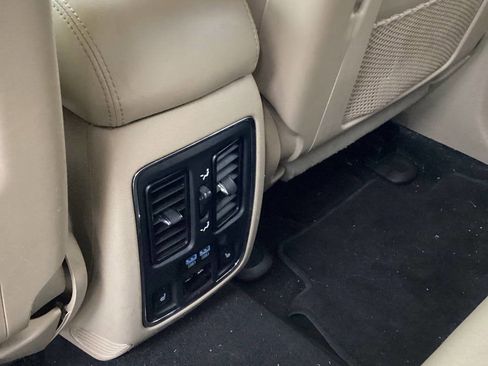 Used 2014 Jeep Grand Cherokee Limited w/ Luxury Group II image 17