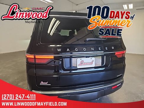 Used 2022 Jeep Wagoneer Series III w/ Premium Group I AWD/4WD image 4