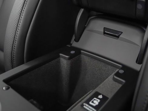 Certified 2026 Porsche Macan image 25