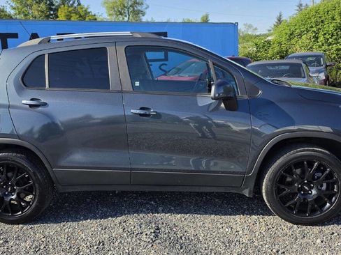 Used 2021 Chevrolet Trax LT w/ Driver Confidence Package AWD/4WD image 2