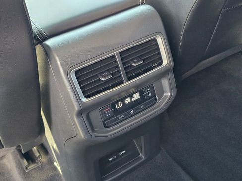 Used 2024 Volkswagen Atlas SE AWD/4WD image 18