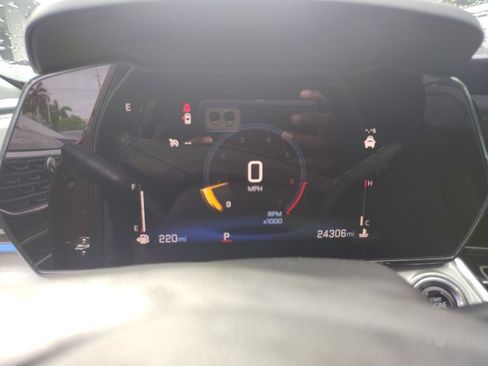 Used 2025 Chevrolet Trax LT w/ LT Convenience Package FWD image 2