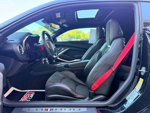Used 2019 Chevrolet Camaro ZL1 RWD image 19