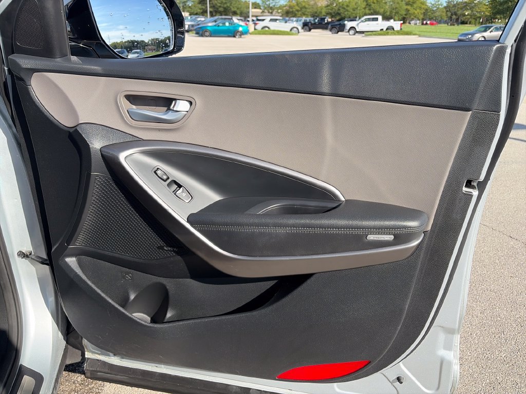 Used 2017 Hyundai Santa Fe AWD image 9