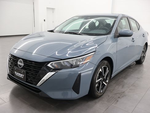 Used 2024 Nissan Sentra SV FWD image 7