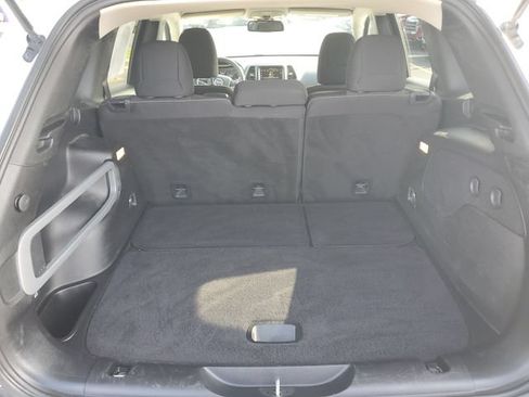Used 2016 Jeep Cherokee Latitude w/ Safety/Convenience Group FWD image 7