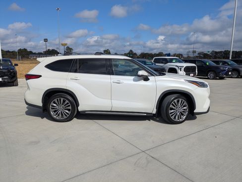 Certified 2021 Toyota Highlander Platinum image 8