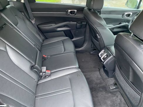 Used 2025 Kia Sorento S FWD image 9
