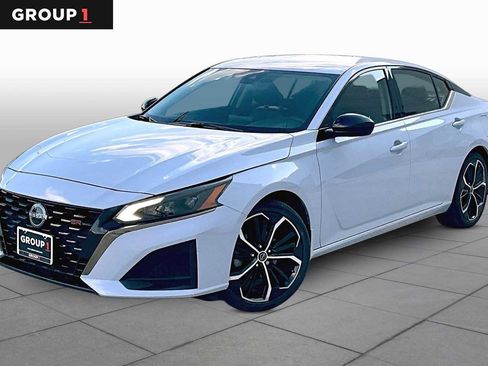 Used 2024 Nissan Altima 2.5 SR FWD image 1