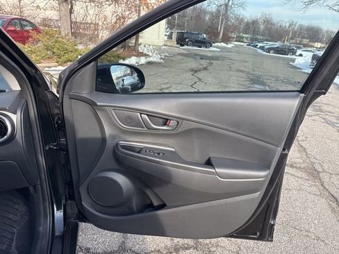 Certified 2022 Hyundai Kona SE image 31