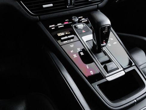Certified 2023 Porsche Cayenne Coupe AWD/4WD image 21