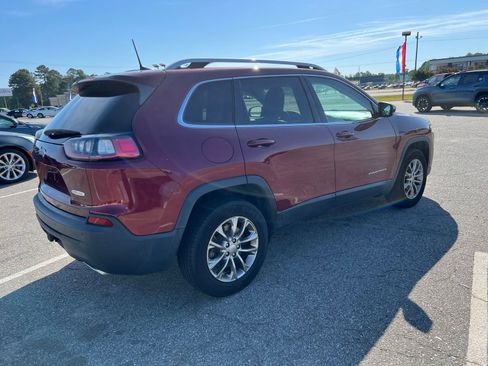 Used 2019 Jeep Cherokee Latitude Plus w/ Cold Weather Group AWD/4WD image 5