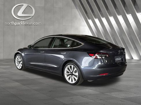 Used 2020 Tesla Model 3 Standard Range Plus image 2