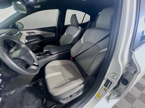 Used 2025 Toyota Camry SE FWD image 10