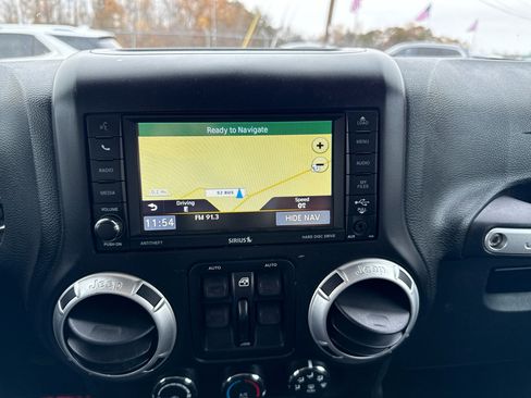 Used 2015 Jeep Wrangler Unlimited Rubicon w/ Connectivity Group image 7