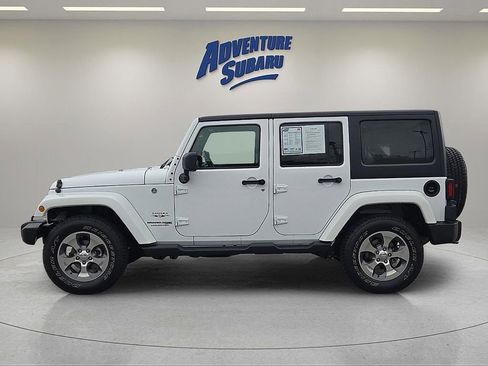 Used 2018 Jeep Wrangler Unlimited Sahara w/ Connectivity Group AWD/4WD image 4