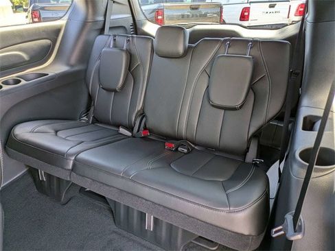 New 2026 Chrysler Pacifica Select image 15