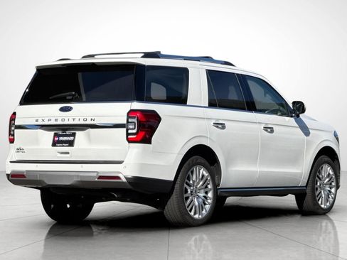 Used 2024 Ford Expedition Limited image 2