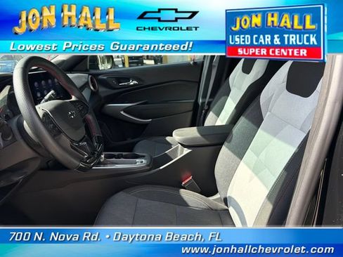 Used 2024 Chevrolet Trax RS w/ Sunroof Package FWD image 18