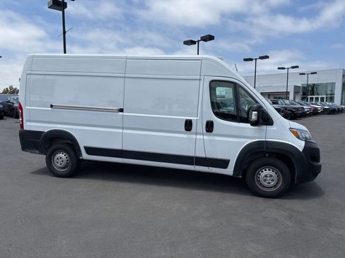 Used 2024 RAM ProMaster 2500 w/ Convenience Group FWD image 4