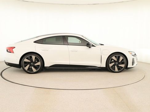 Used 2024 Audi e-tron GT Prestige image 8