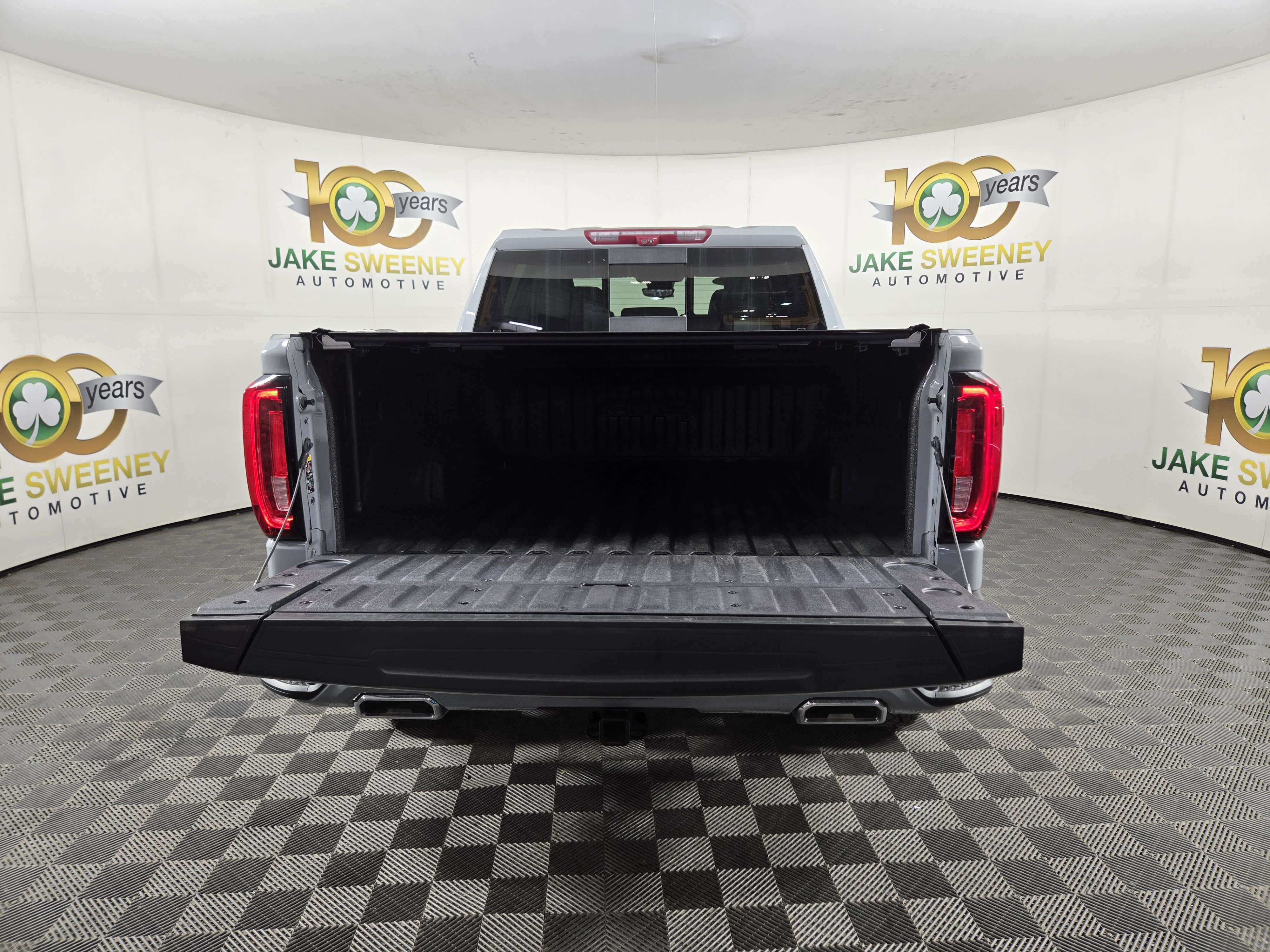 Used 2024 GMC Sierra 1500 AT4 w/ Technology Package AWD/4WD image 32
