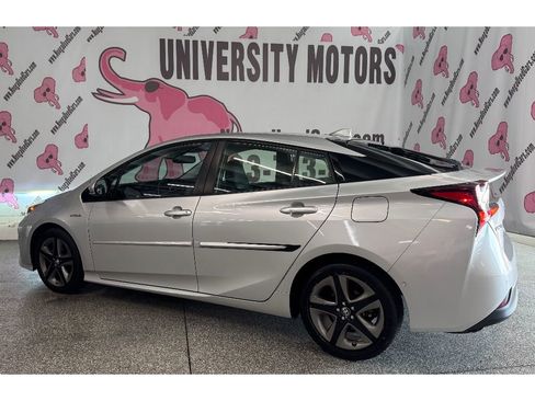 Used 2019 Toyota Prius XLE image 9