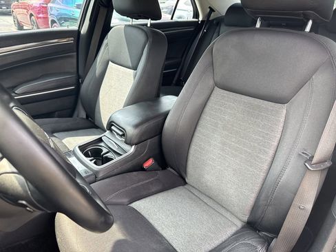 Used 2018 Chrysler 300 Touring image 15