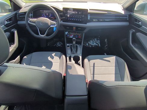 New 2025 Volkswagen Jetta SE image 17