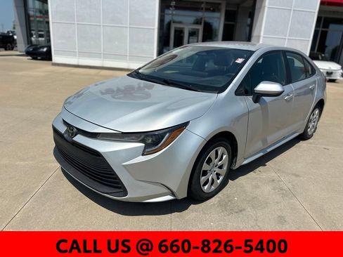 Used 2025 Toyota Corolla LE FWD image 2