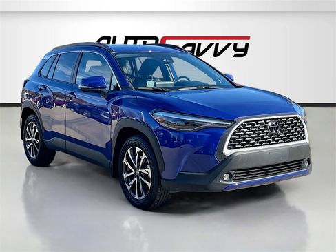 Used 2024 Toyota Corolla Cross XLE image 1