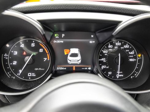 Used 2017 Alfa Romeo Giulia AWD w/ Sport Appearance Package image 21