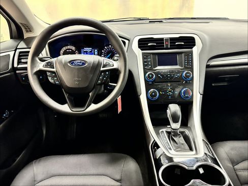 Used 2015 Ford Fusion SE image 17