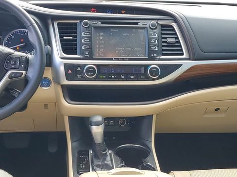 Used 2018 Toyota Highlander Limited AWD/4WD image 15