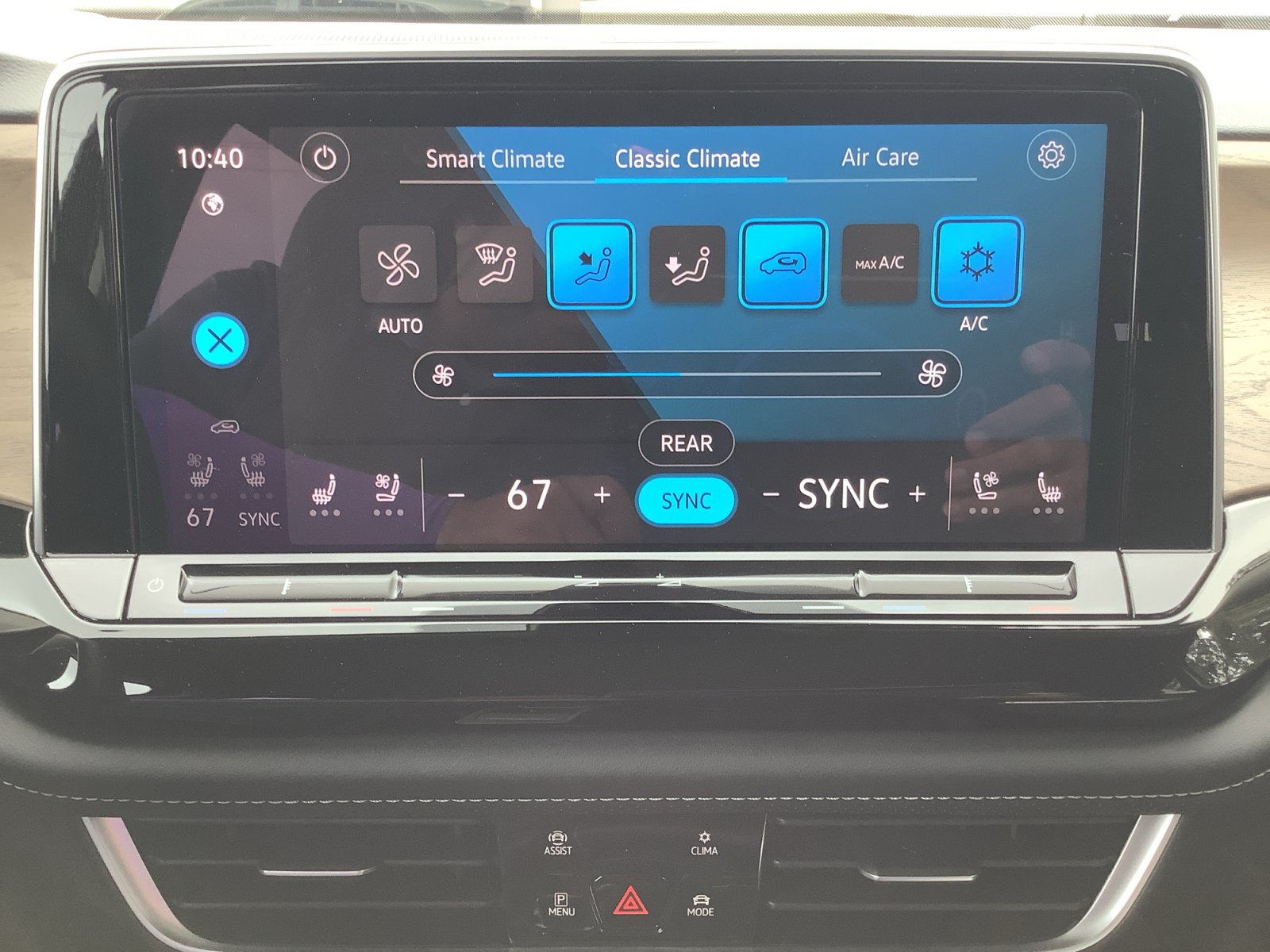 New 2025 Volkswagen Atlas SE FWD image 18