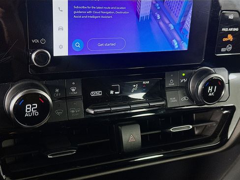 Used 2023 Toyota Highlander LE image 24