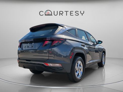 Certified 2023 Hyundai Tucson SE image 3