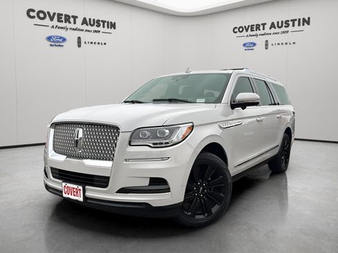 Used 2024 Lincoln Navigator L Reserve image 1