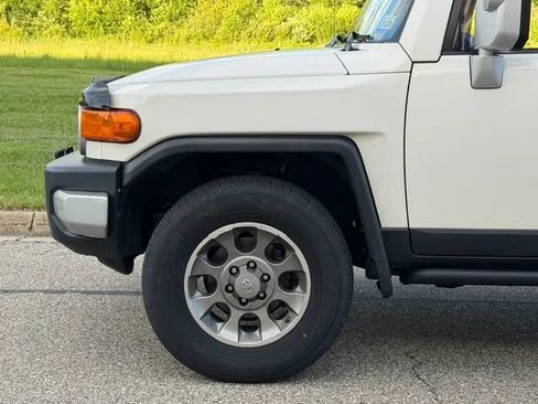Used 2013 Toyota FJ Cruiser 4WD w/ Convenience Pkg image 22